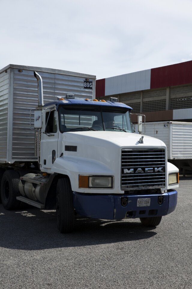 Auto transportation vehicle