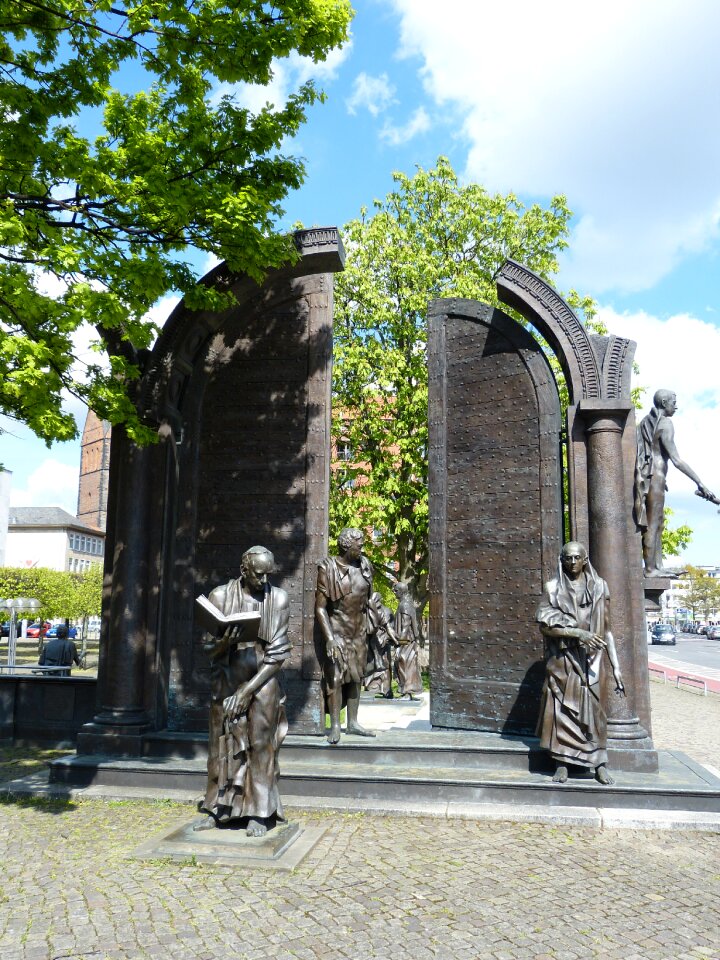 Historically monument statue