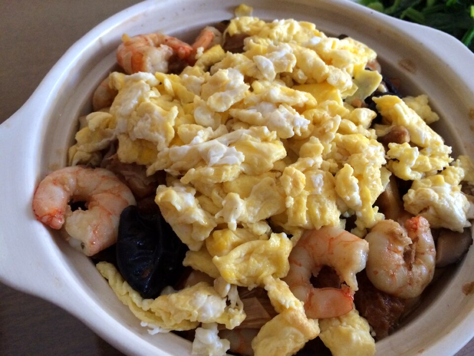 Sauced noodles egg shrimp