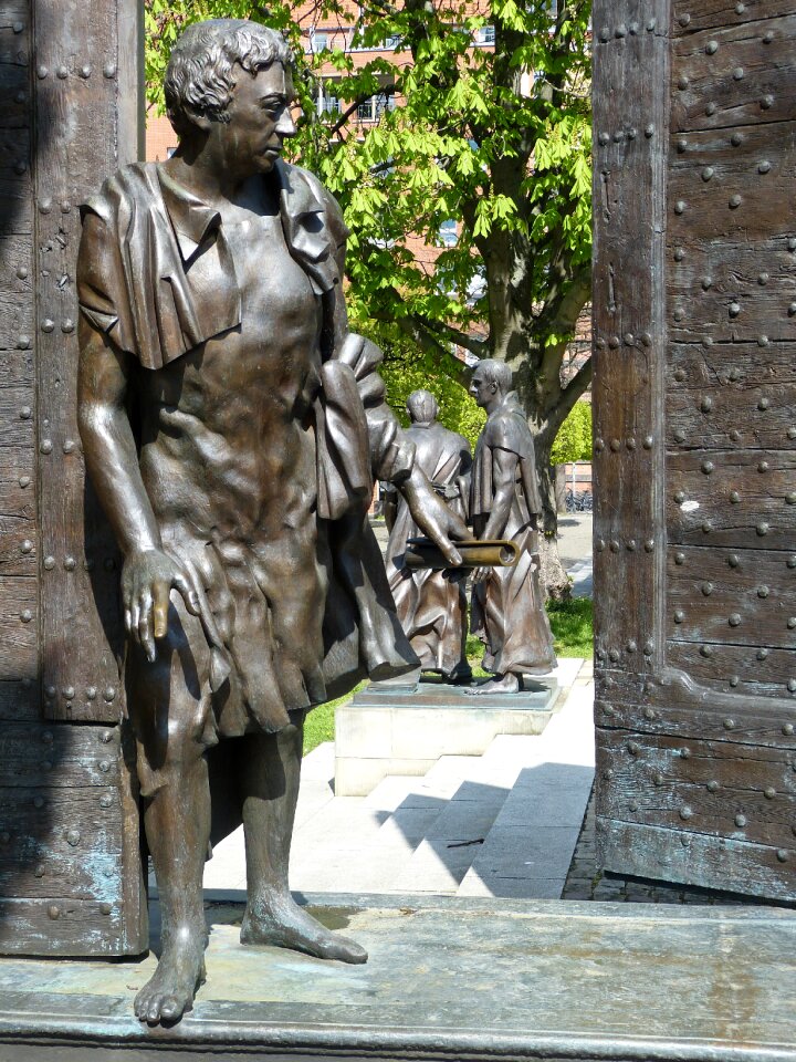 Historically monument statue