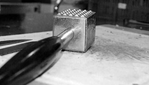 Metal black and white food