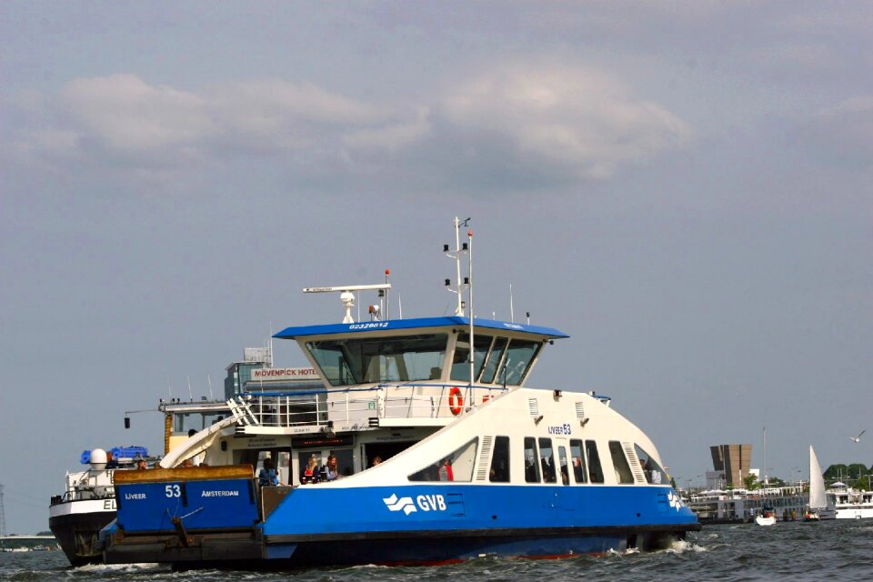 Ij boating public transport