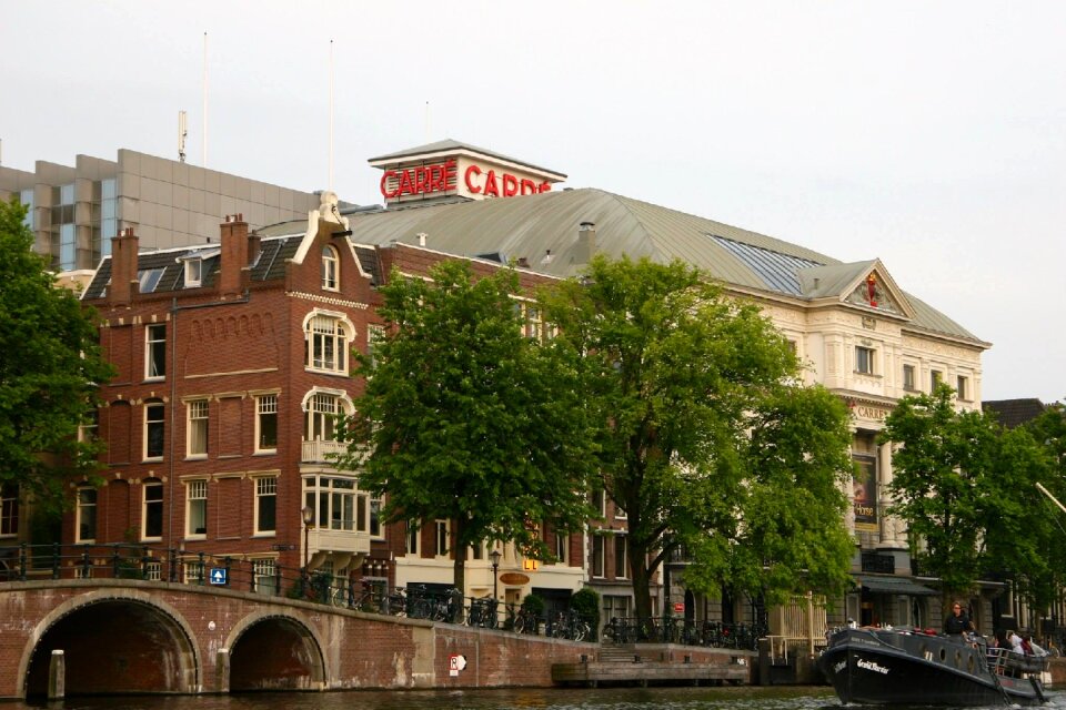 Canals street scene theatre