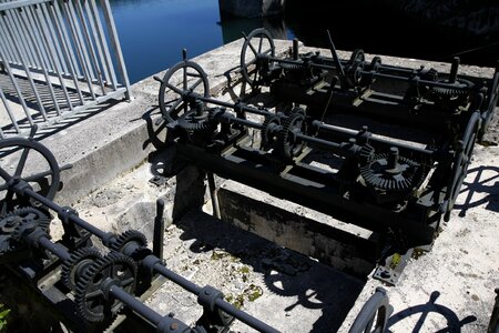 Machines dam old
