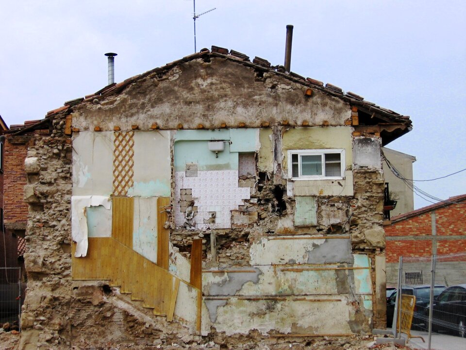 Wall debris ruin