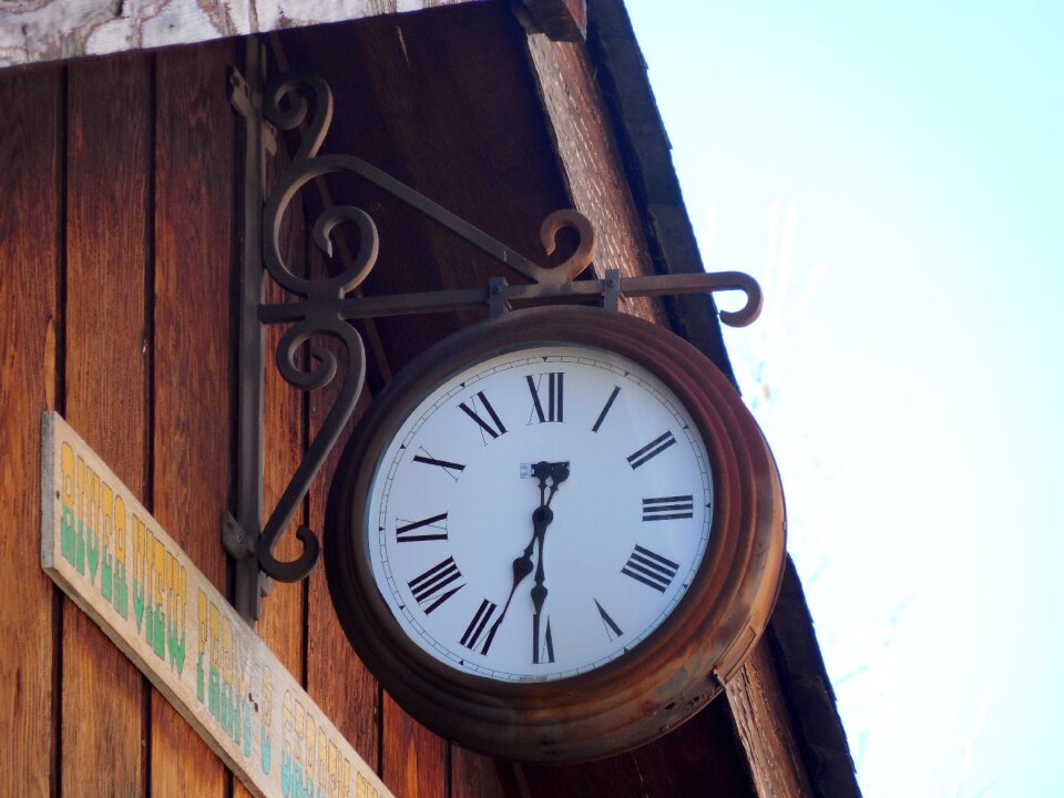 Business minute white