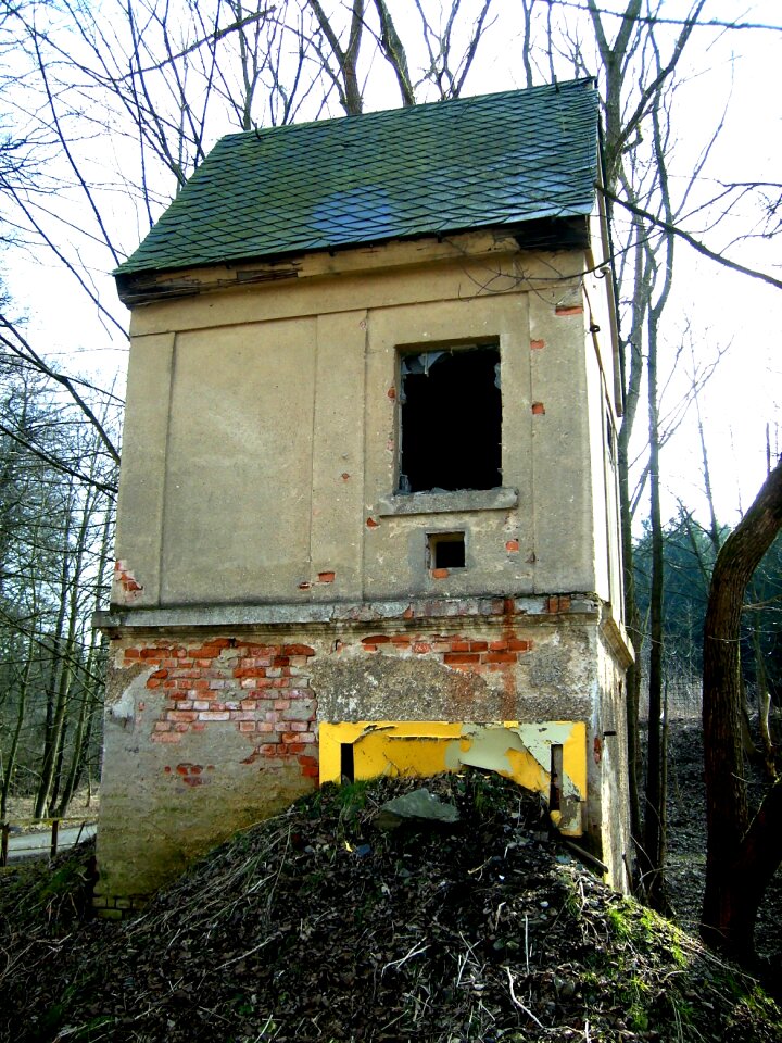 Ruin building abandoned
