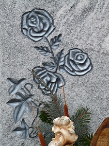 Chiseled grave flower