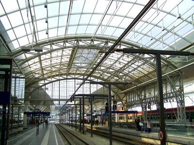 Salzburg hauptbahnhof metal roofing rails