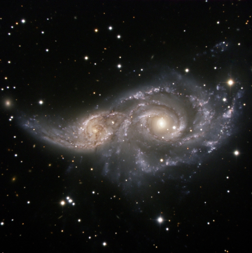 Gravitation galaxy ic 2163