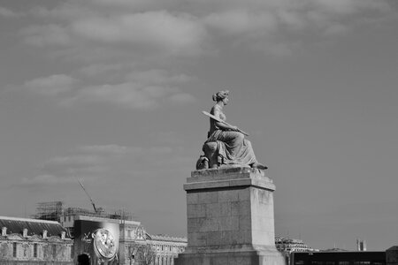 Sculptures sky monument