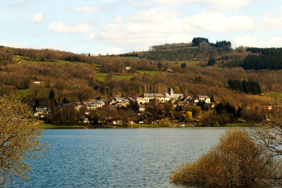 Nièvre pannecière lake water