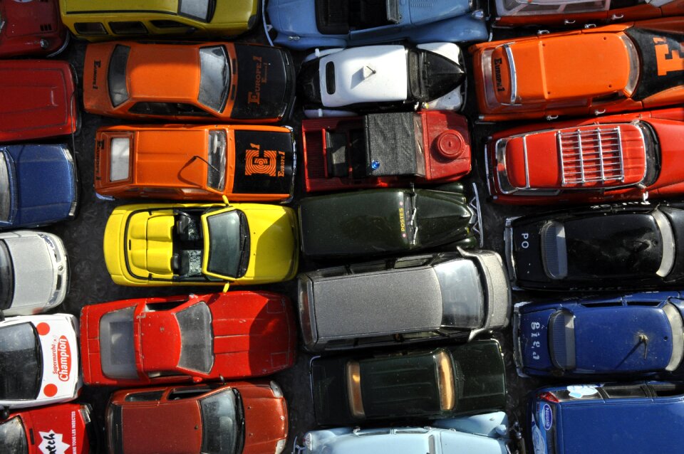 Scale models old cars bottling