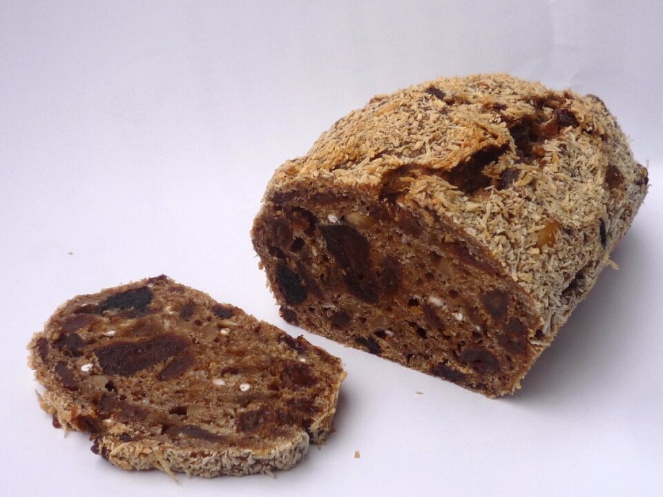 Fruits bread raisins
