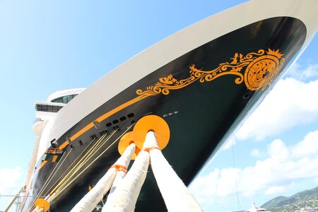 Port vessel