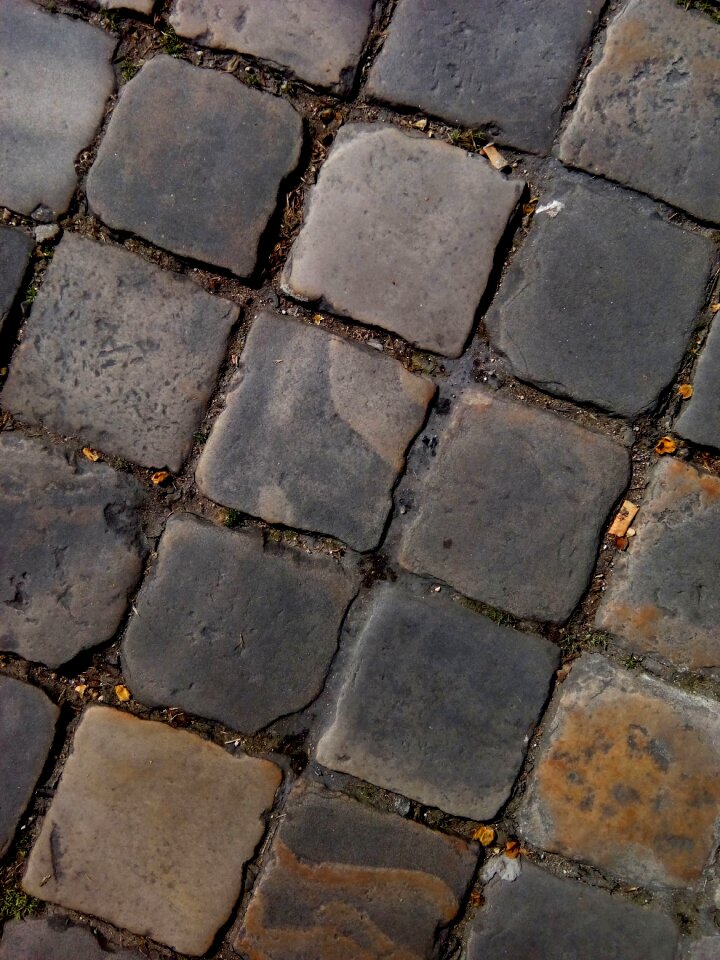 Surface stone alley