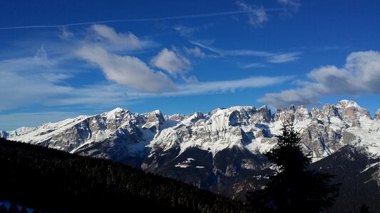 Winter the dolomites skis