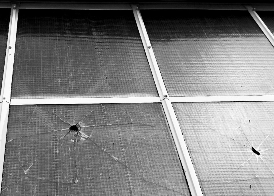 Broken sheet abandoned