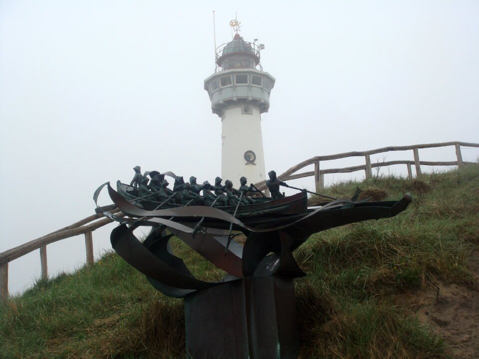 Statue boat rowers
