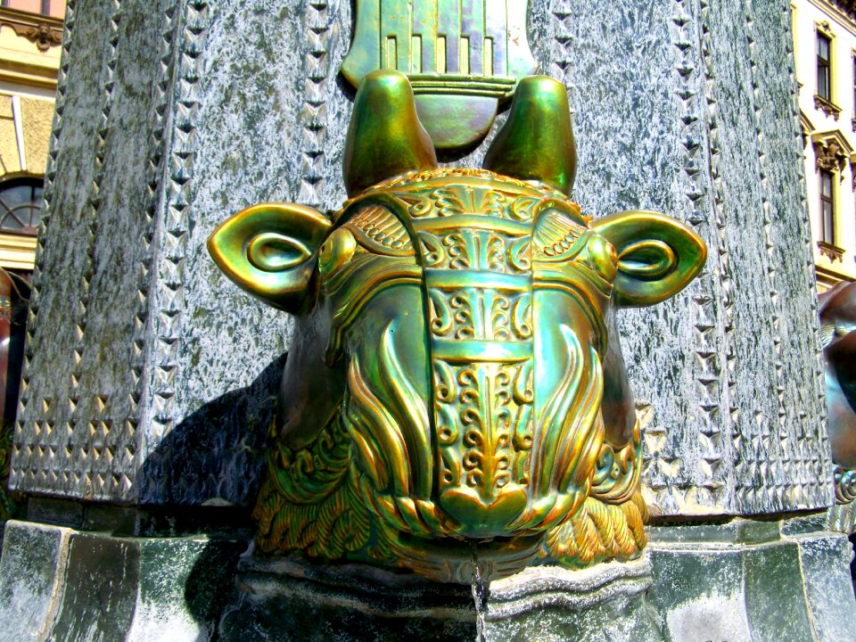 Gargoyle pecs zsolnay eosin