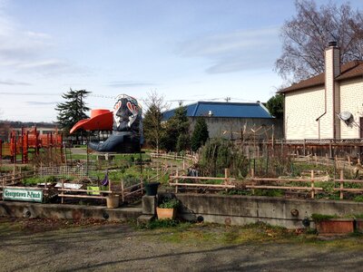 Gardening lifestyle sculpture