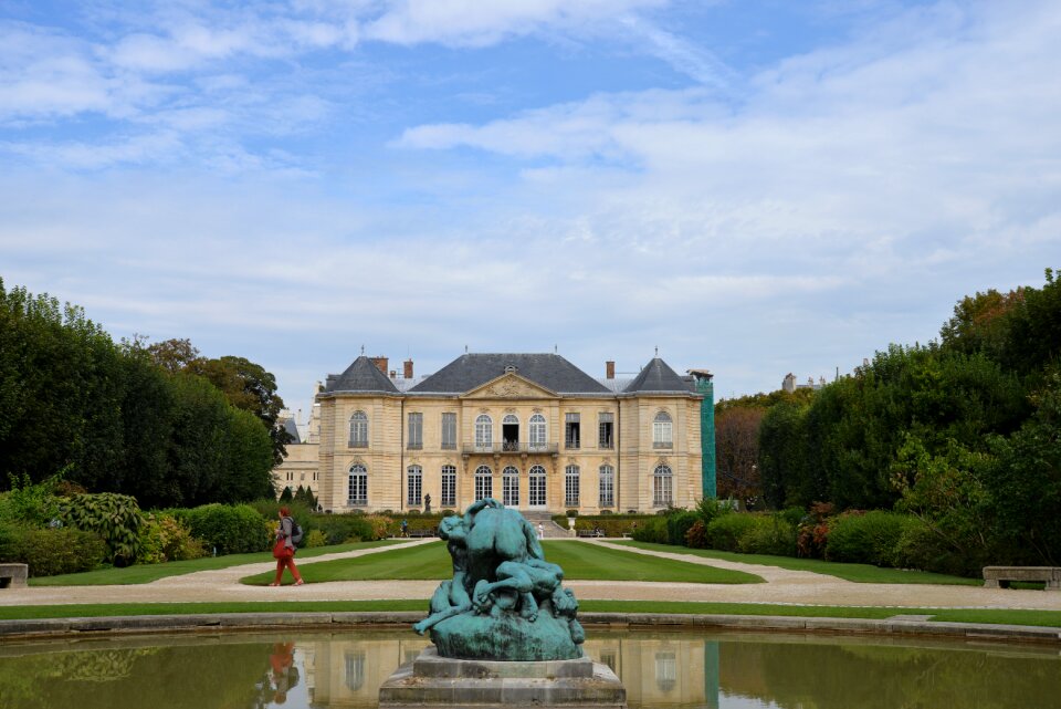 Sculpture reflection sky
