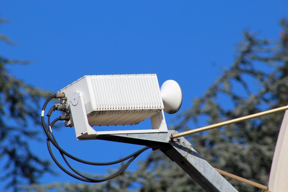 Transmissions satellite dish component