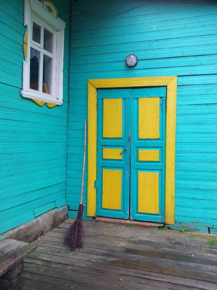 Bright door broom