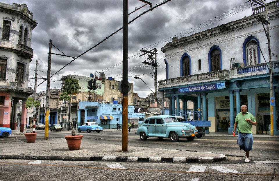 Street building transit