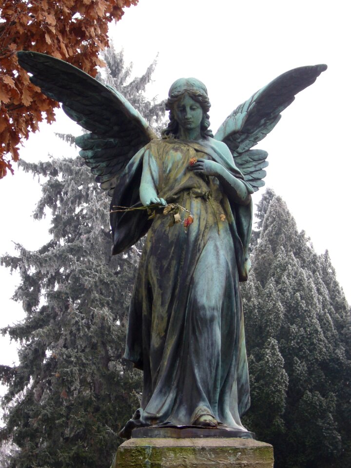 Cemetery mourning sculpture