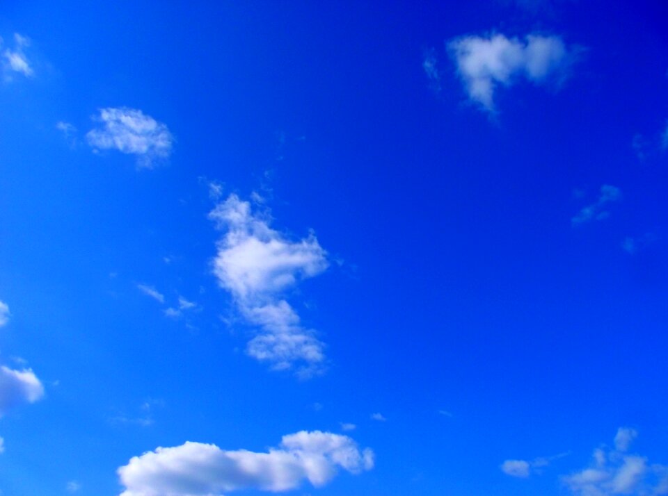 Hdr white clouds form