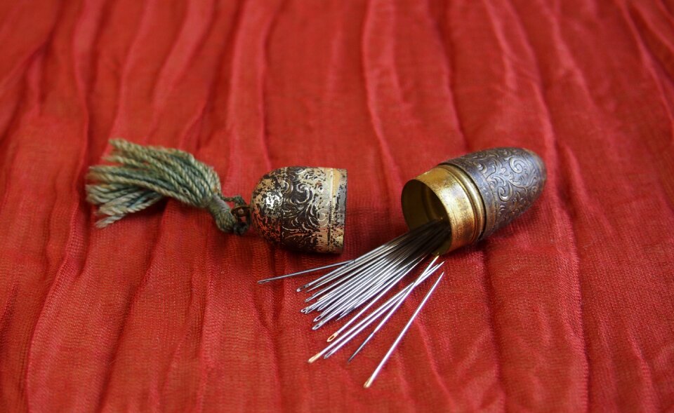 Fabric needle tins antique dose