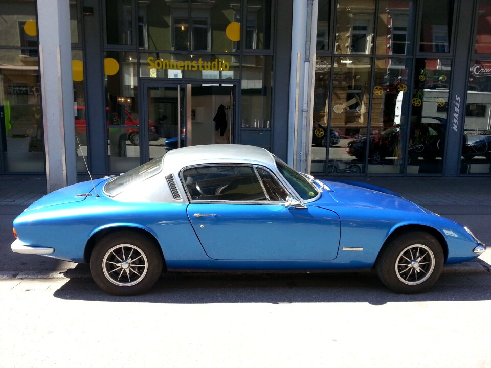 Auto convertible shiny