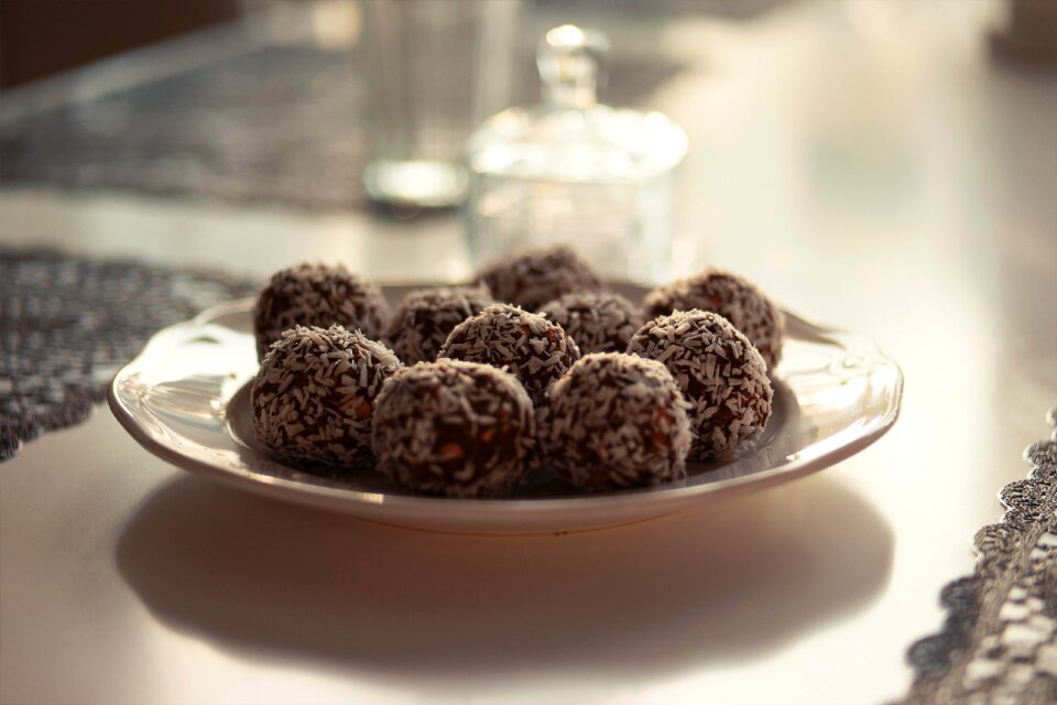 Table balls plate