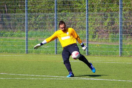Football goalkeeper auskick