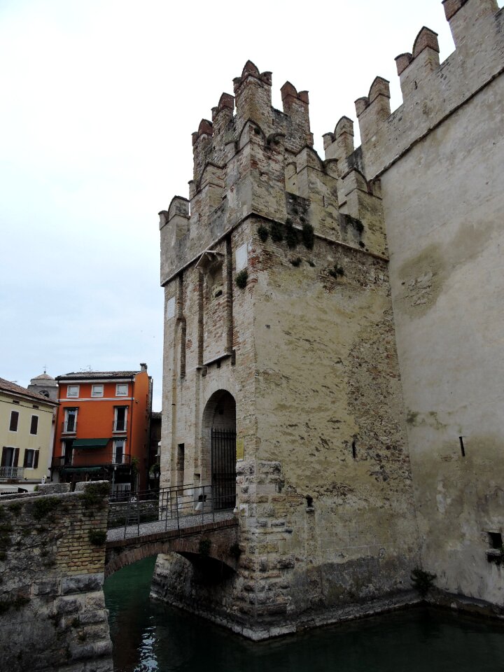 Sirmione walls fortification