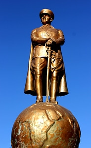 Sculptures bust on