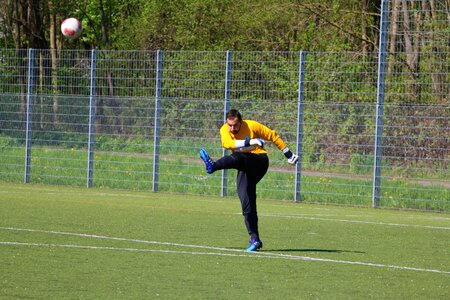 Football goalkeeper auskick