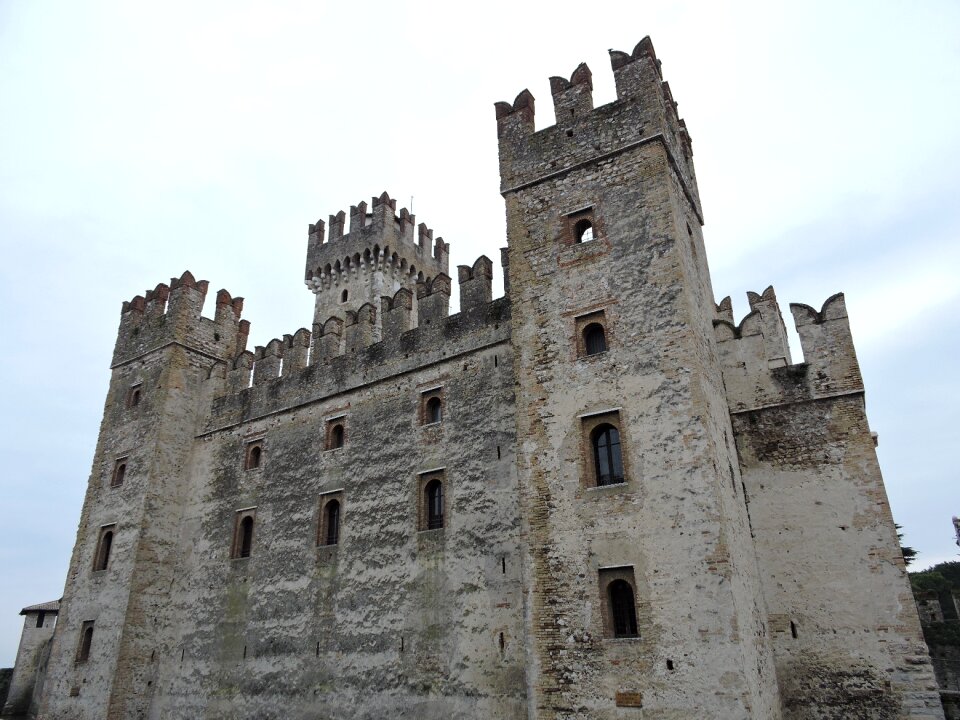 Walls fortification middle ages