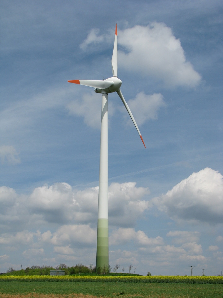 Wind power plant clouds electricity