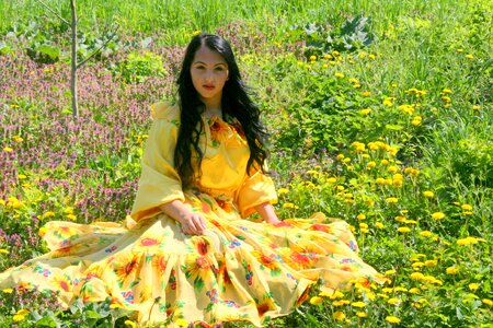 Yellow dress story photo