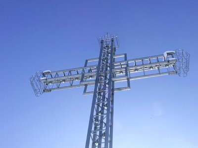 Cross mountain snow