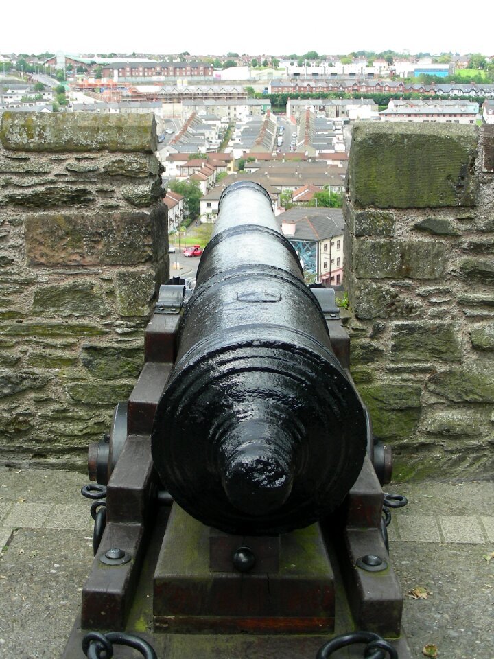 Londonderry ireland cannon