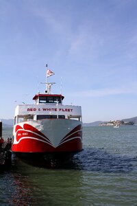 Bay travel boat photo