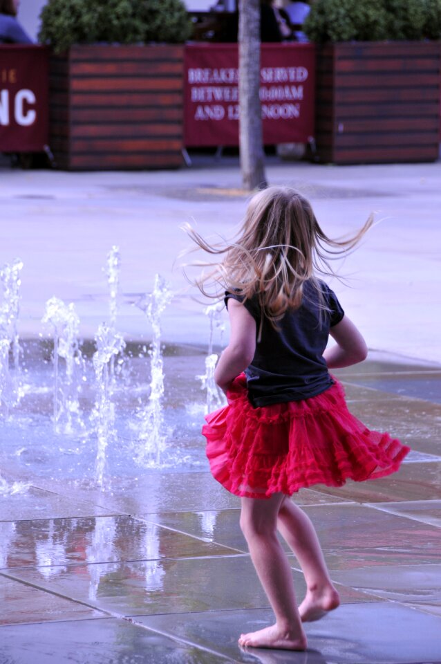 Water jets basin fountain