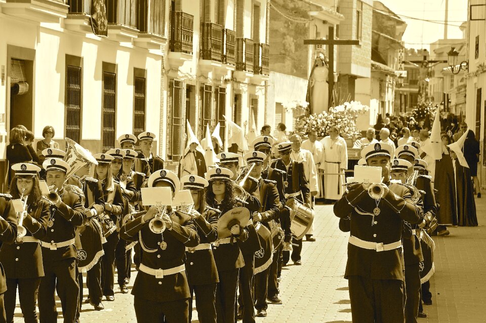 Easter well glen band