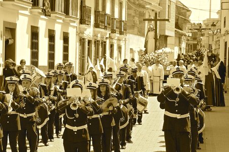 Easter well glen band