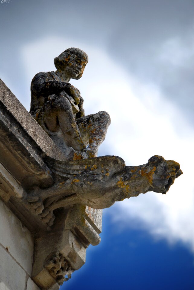 Troubadour music sky
