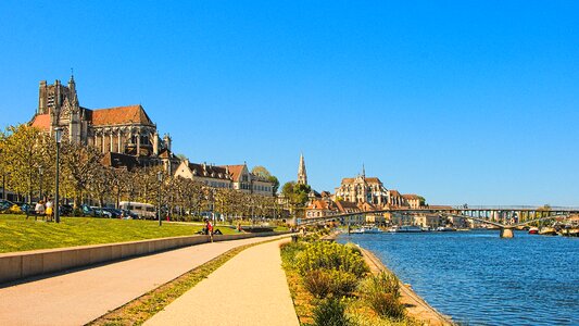 City promenade yonne photo