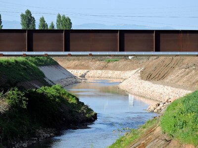 Levee iron bight